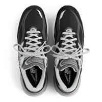 Men's New Balance Footwear in Black/ White. Sku: M990BK6-4E