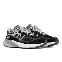 Men's New Balance Footwear in Black/ White. Sku: M990BK6-4E