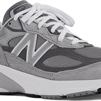 Men's New Balance Footwear in Black/ White. Sku: M990GL6-4E